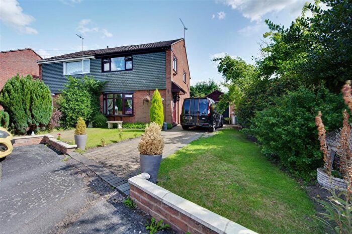 3 Bedroom Semi-Detached House For Sale In Sycamore Close, Holmes Chapel, CW4