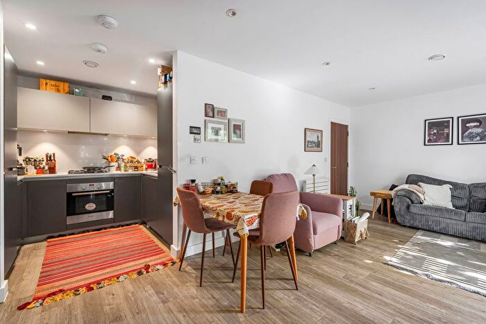 1 Bedroom Flat For Sale In Clapham Road, London, SW9