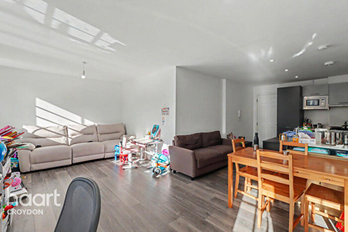 2 Bedroom Flat For Sale In Riddlesdown Road, Purley, CR8