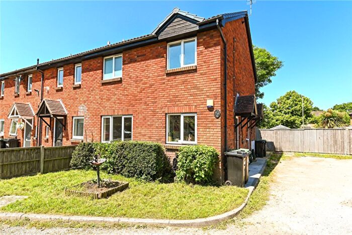 1 Bedroom End Of Terrace House For Sale In Beaulieu Close, New Milton, Hampshire, BH25