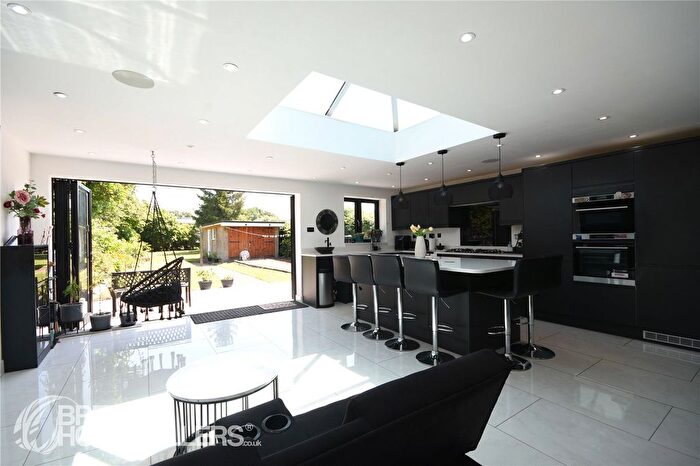 3 Bedroom Bungalow For Sale In Thorndon Avenue, West Horndon, Brentwood, Essex, CM13