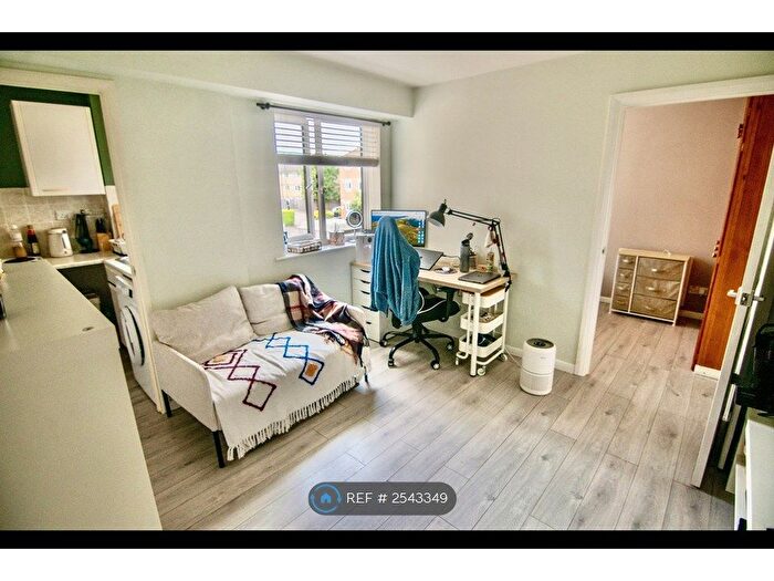 1 Bedroom Flat To Rent In Taunton Drive, London, N2