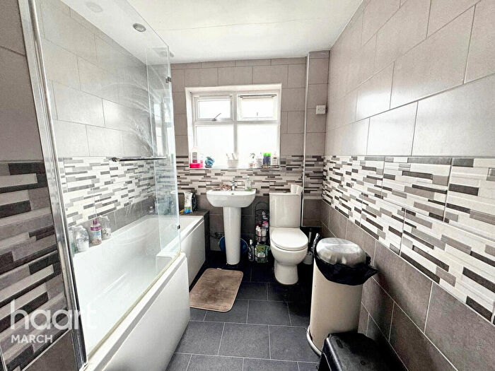 6 Bedroom Detached Bungalow For Sale In Euximoor Drove, Christchurch, PE14