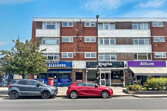 2 Bedroom Flat For Sale In Grand Drive, London, SW20