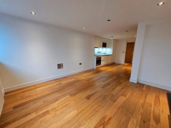 1 Bedroom Flat To Rent In Fraser Road, Perivale, Greenford, UB6