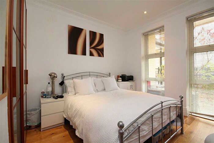 1 Bedroom Flat To Rent In Melliss Avenue, Kew, Richmond, TW9