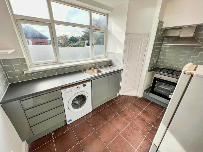 2 Bedroom Flat To Rent In Drayton Waye, Kenton, Harrow, HA3