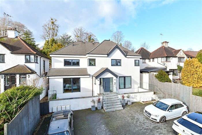 2 Bedroom Flat For Sale In Purley Rise, Purley, Surrey, CR8