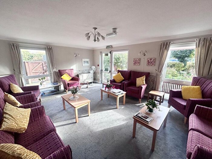 1 Bedroom Property For Sale In Crocker Street, Newport, PO30