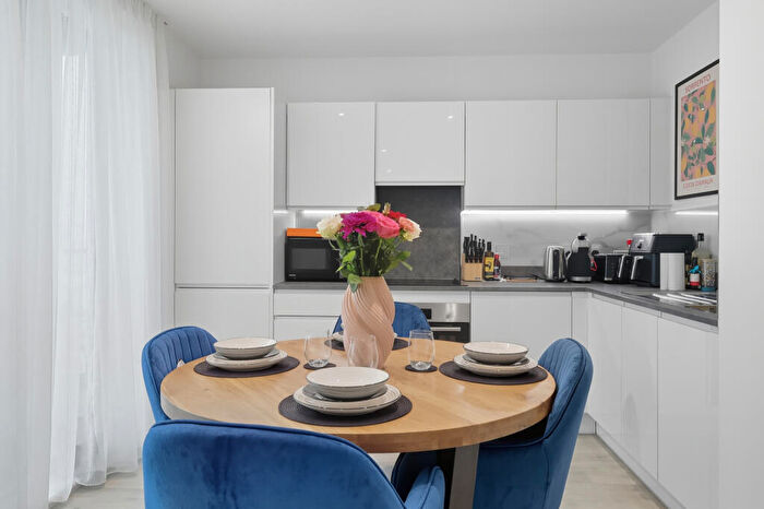 1 Bedroom Flat For Sale In Falconbrook Gardens, Canning Town, E16