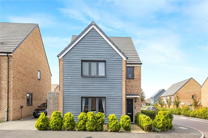 3 Bedroom Detached House For Sale In Cherry Orchard Drive, Rainham, Gillingham, Kent, ME8
