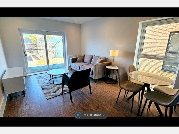 2 Bedroom Flat To Rent In Green Park Village, Reading, RG2