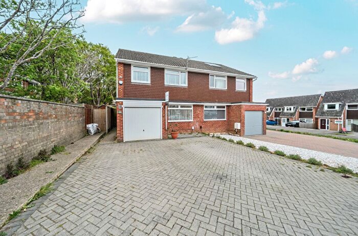 4 Bedroom Semi Detached House For Sale In Frogmore, Fareham, Hampshire, PO14