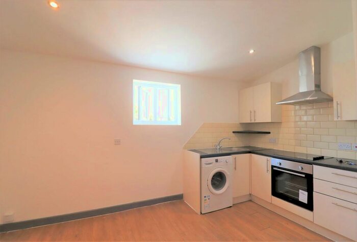 2 Bedroom Flat To Rent In Neville Street, Cardiff, CF11