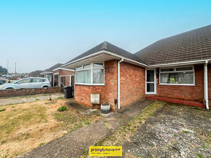 3 Bedroom Semi-Detached Bungalow To Rent In Fieldgate Road Luton, LU4