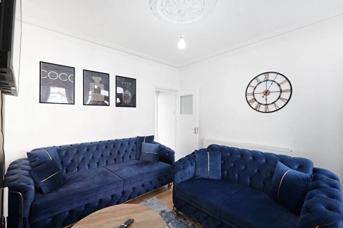 3 Bedroom Terraced House To Rent In Wimbourne Road, Nottingham, NG7