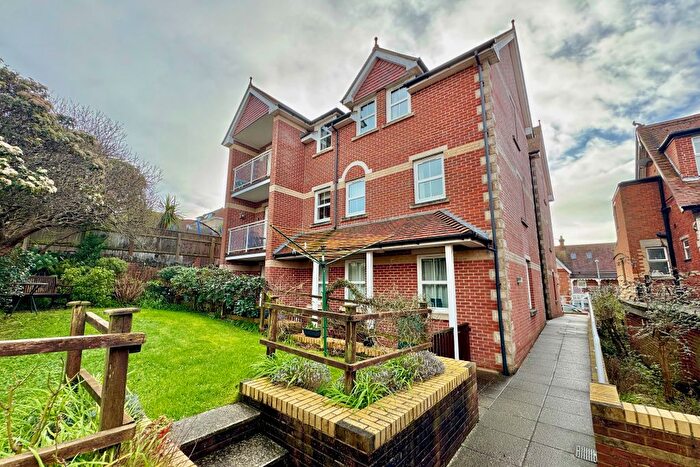 2 Bedroom Flat For Sale In Highcliffe Road, Swanage, BH19