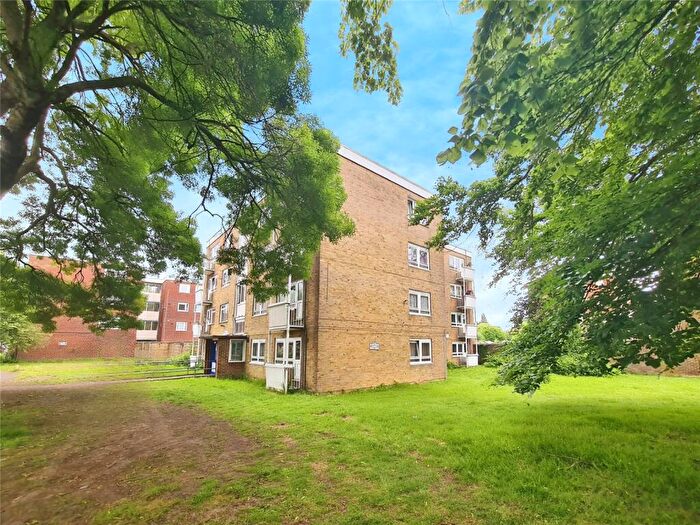 2 Bedroom Flat To Rent In Wimpson Lane, Southampton, Hampshire, SO16