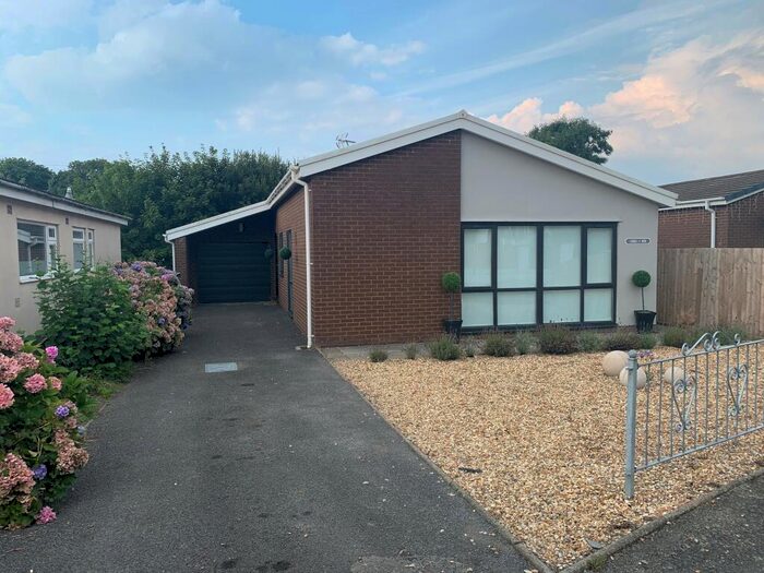 3 Bedroom Bungalow To Rent In Pine Grove, Llanarth, SA47