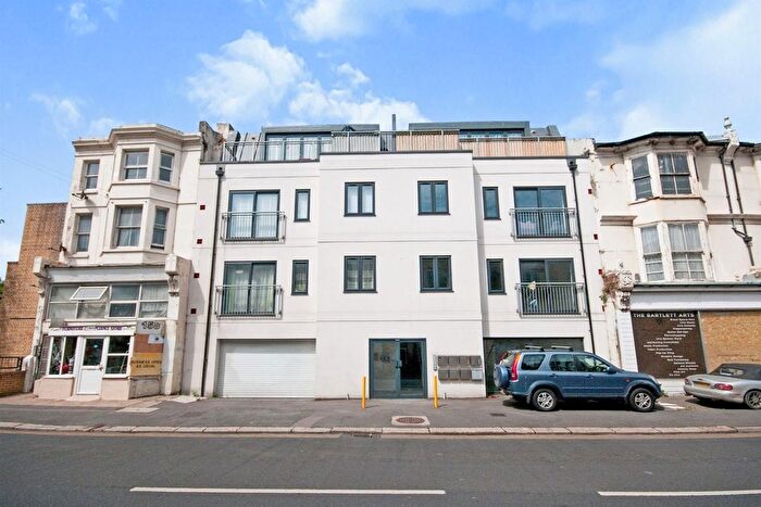2 Bedroom Flat For Sale In Queens Road, Hastings, TN34