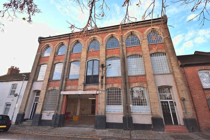 2 Bedroom Flat To Rent In Palmerston Road, Northampton, NN1