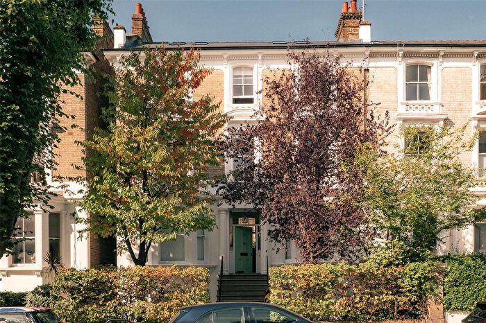 3 Bedroom Flat For Sale In Cambridge Gardens, North Kensington, London, W10