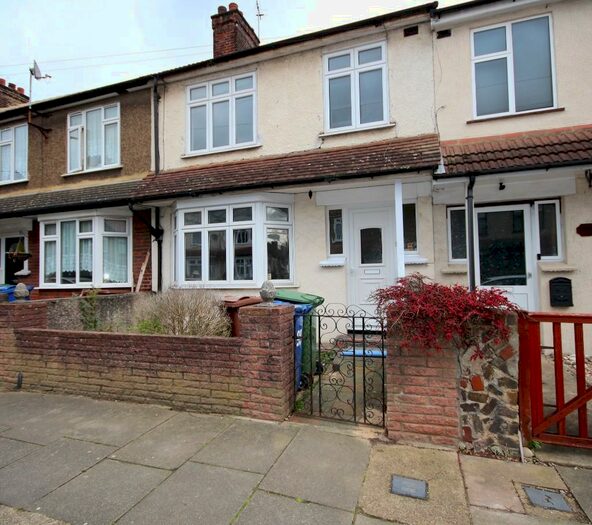 3 Bedroom Terraced House To Rent In Salisbury Road, Grays, Essex, RM17