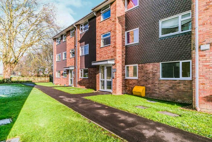 2 Bedroom Flat To Rent In Dorchester Court, Liebenrood Road, Reading, RG30