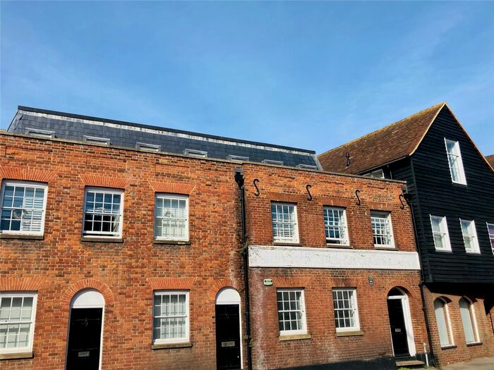 2 Bedroom Flat To Rent In North Lane, Canterbury, Kent, CT2