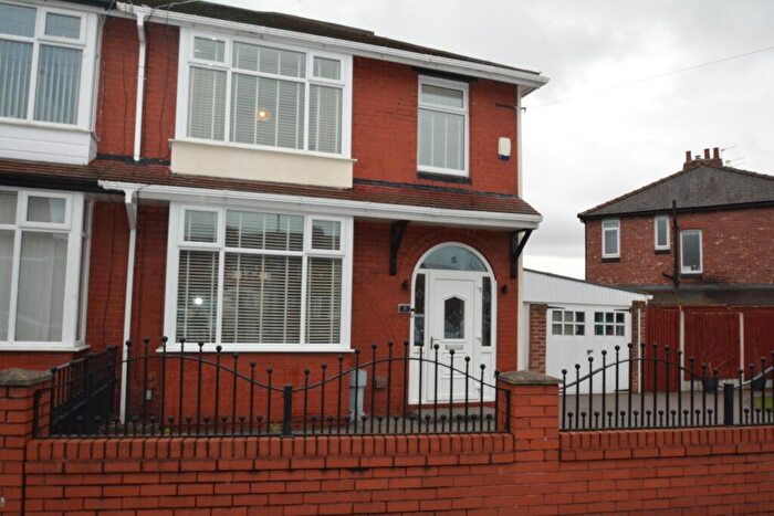 4 Bedroom Semi Detached House For Sale In Warwick Grove, Audenshaw, M34