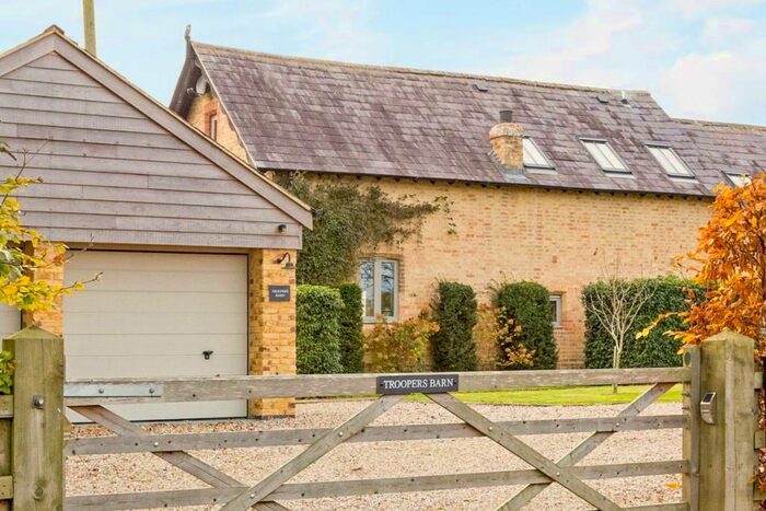 3 Bedroom Barn To Rent In Chadshunt, CV35