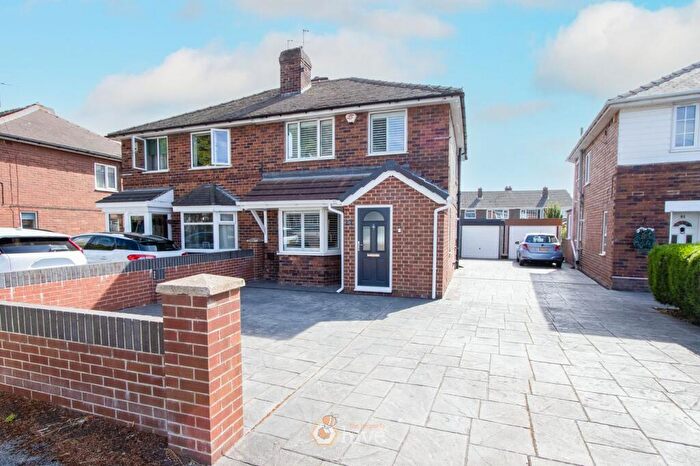 3 Bedroom Semi-Detached House For Sale In Clovelly Road, Edenthorpe, Doncaster, DN3