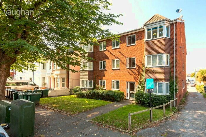 2 Bedroom Flat To Rent In Stretton Court, Rutland Gardens, Hove, BN3
