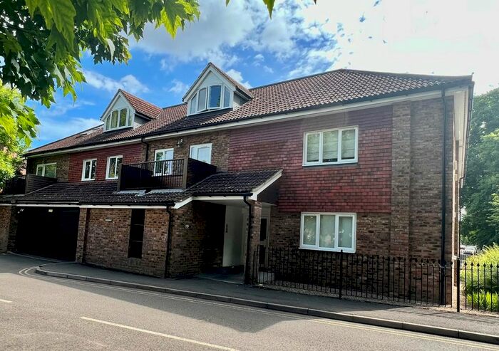 2 Bedroom Flat To Rent In Lawford House Leacroft, Staines-Upon-Thames, Surrey, TW18