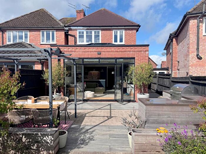 3 Bedroom Semi Detached House For Sale In Oaken Grove, Newbury, RG14