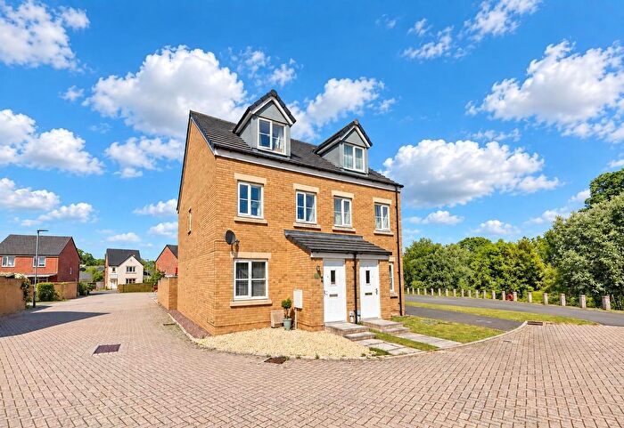 3 Bedroom Semi Detached House For Sale In Town Farm Road, Newent, GL18