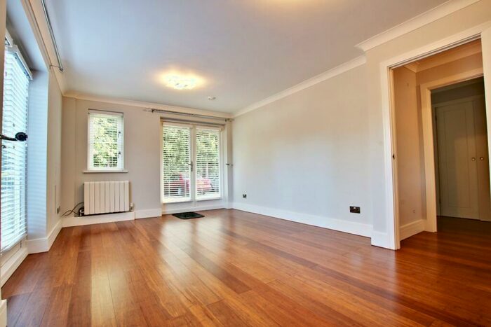 2 Bedroom Apartment To Rent In Pump House Close, Shortlands, Bromley, BR2