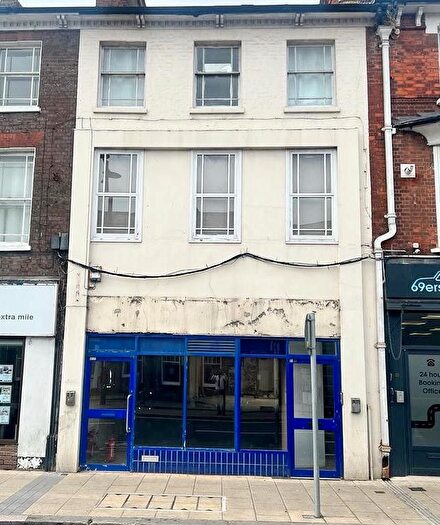 2 Bedroom Flat To Rent In High Street North, Dunstable, LU6