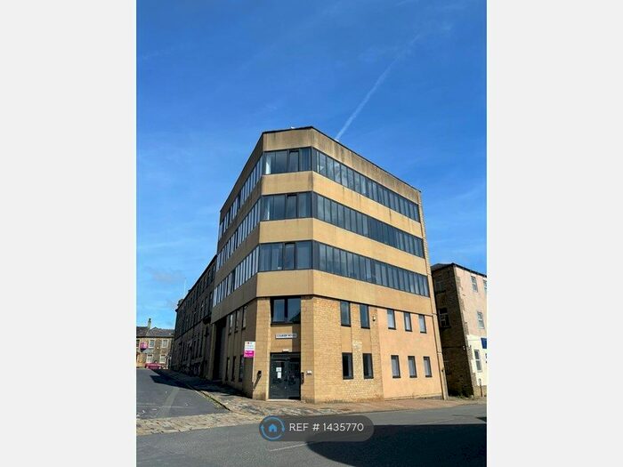 1 Bedroom Flat To Rent In Courier House, Halifax, HX1