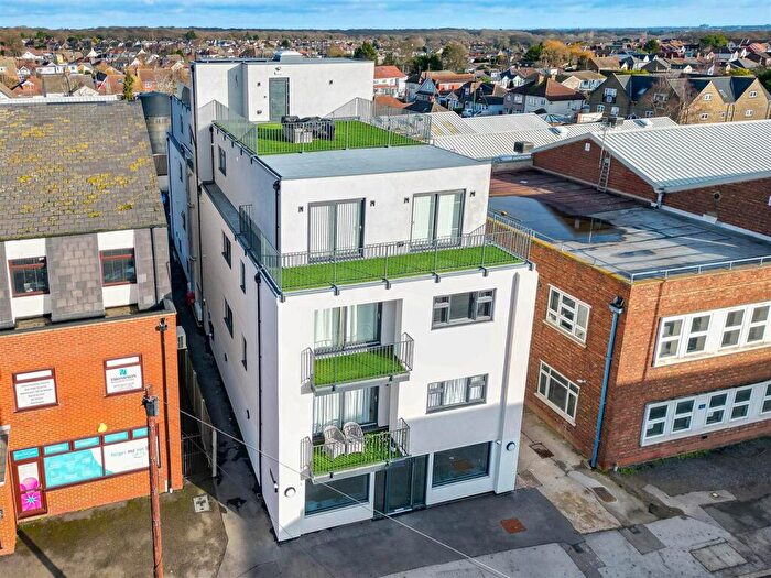 2 Bedroom Penthouse For Sale In London Road, Hadleigh, Benfleet, SS7