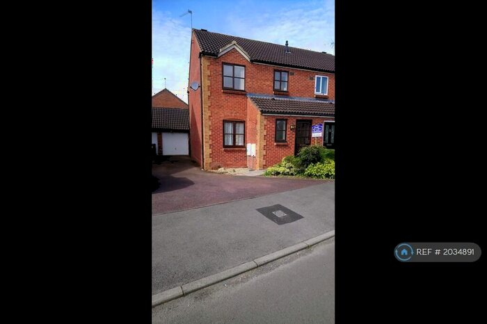 3 Bedroom Semi-Detached House To Rent In Balmoral Close, Chippenham, SN14