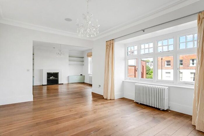3 Bedroom Apartment To Rent In Cannon Hill, West Hampstead, NW6