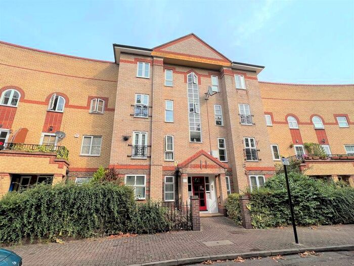 Apartment To Rent In Viscount Drive, London, E6