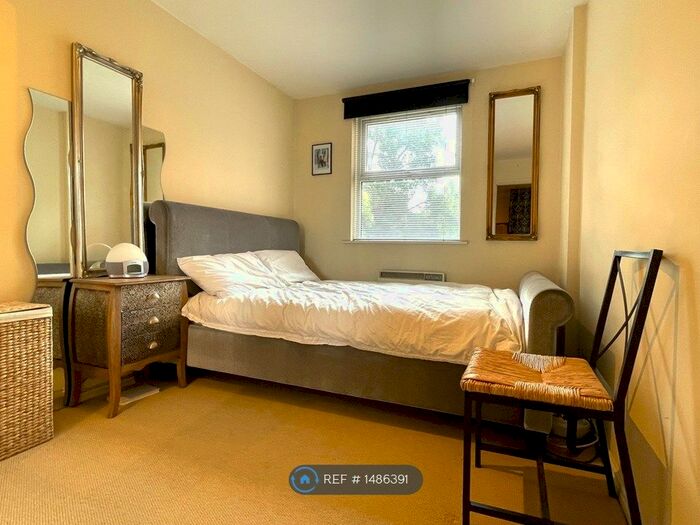 1 Bedroom Flat To Rent In Churchill Lodge, London, SW16