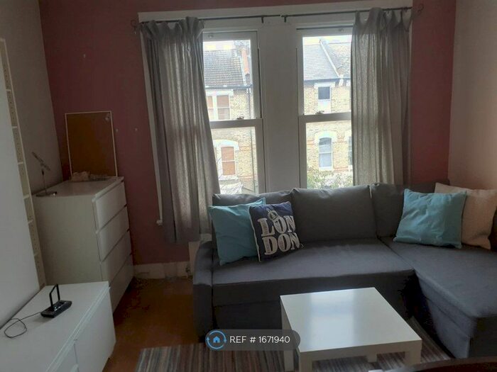 2 Bedroom Flat To Rent In Connaught Road, London, N4