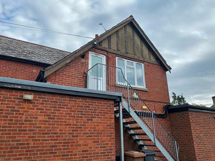 2 Bedroom Flat To Rent In Botley Road, Romsey, SO51
