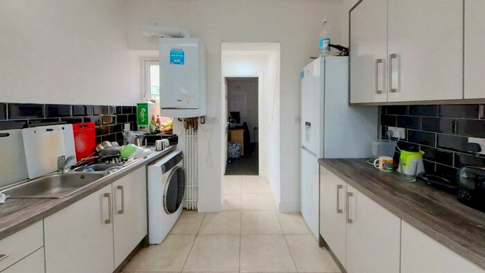 5 Bedroom House To Rent In Daisy Road, Birmingham, B16