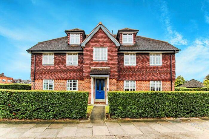 2 Bedroom Flat For Sale In Village Mews, Bexley, DA5