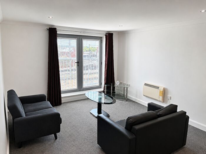 2 Bedroom Flat To Rent In Westgate, Wakefield, WF1