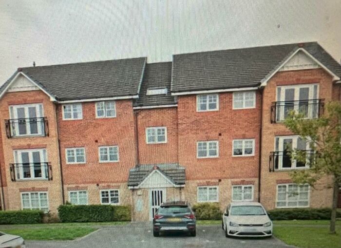2 Bedroom Flat To Rent In Lamberton Drive, LL11